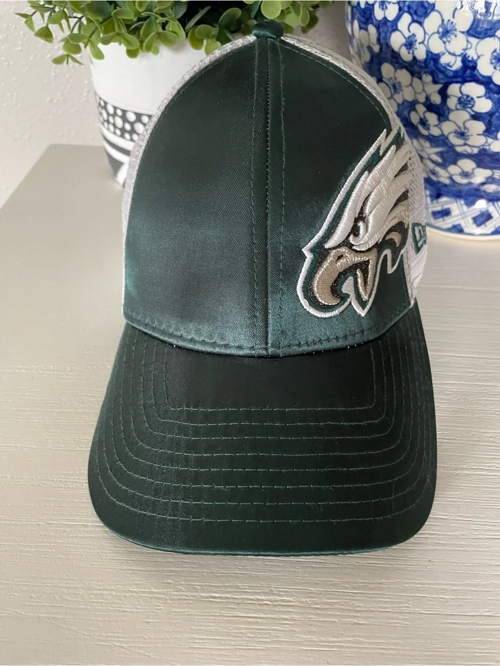 New Era Women’s 9Forty Philadelphia Eagles logo Adjustable Cap Green Sparkle